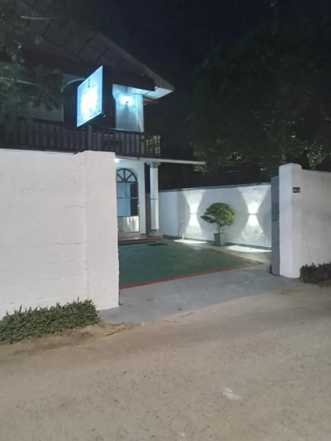 بيت ضيافة Swan Villa نيجومبو