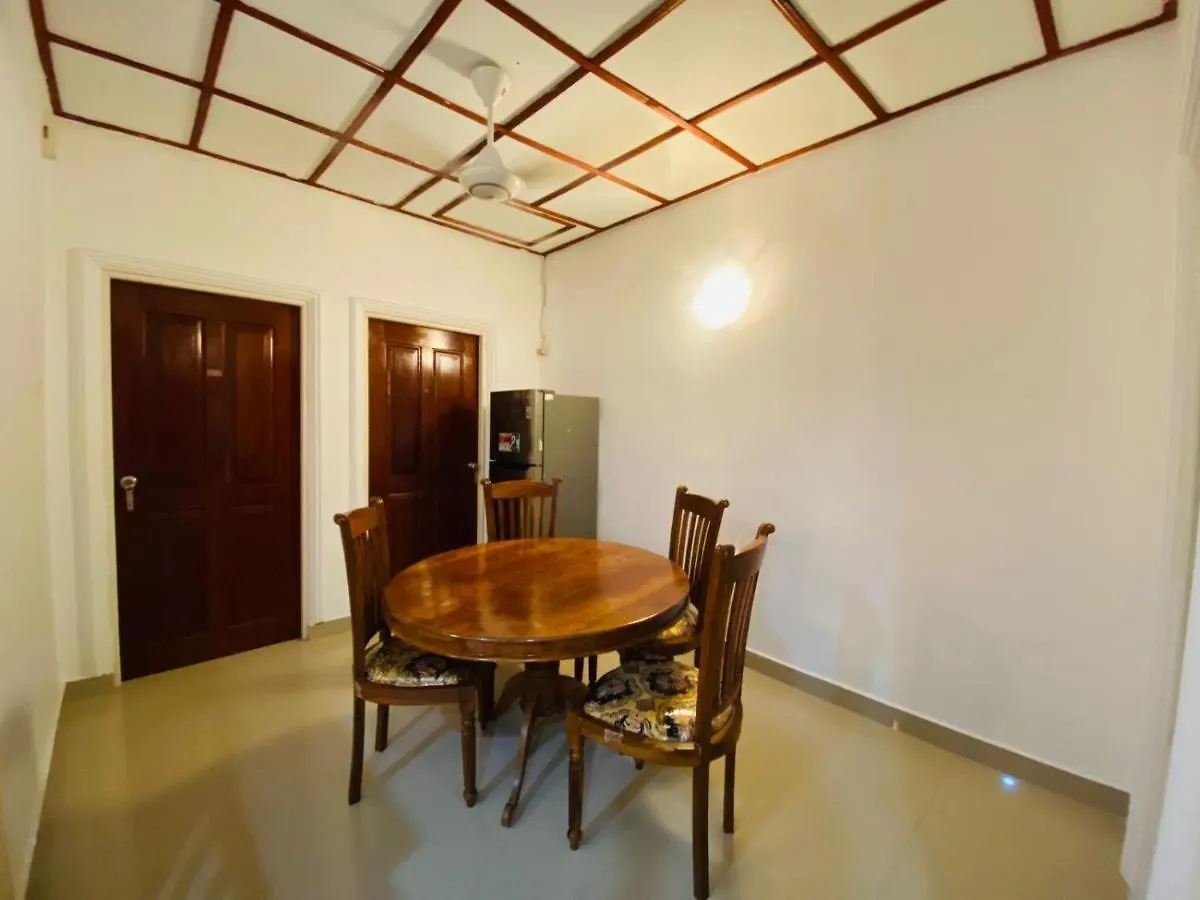 Swan Villa نيجومبو بيت ضيافة