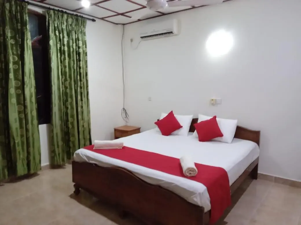 Swan Villa نيجومبو بيت ضيافة