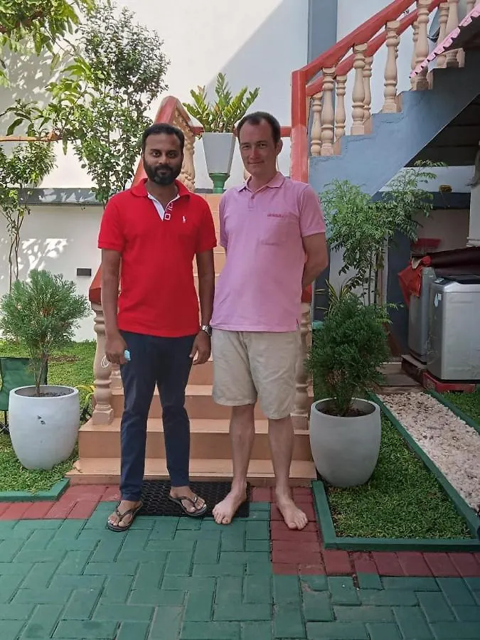 Swan Villa نيجومبو بيت ضيافة