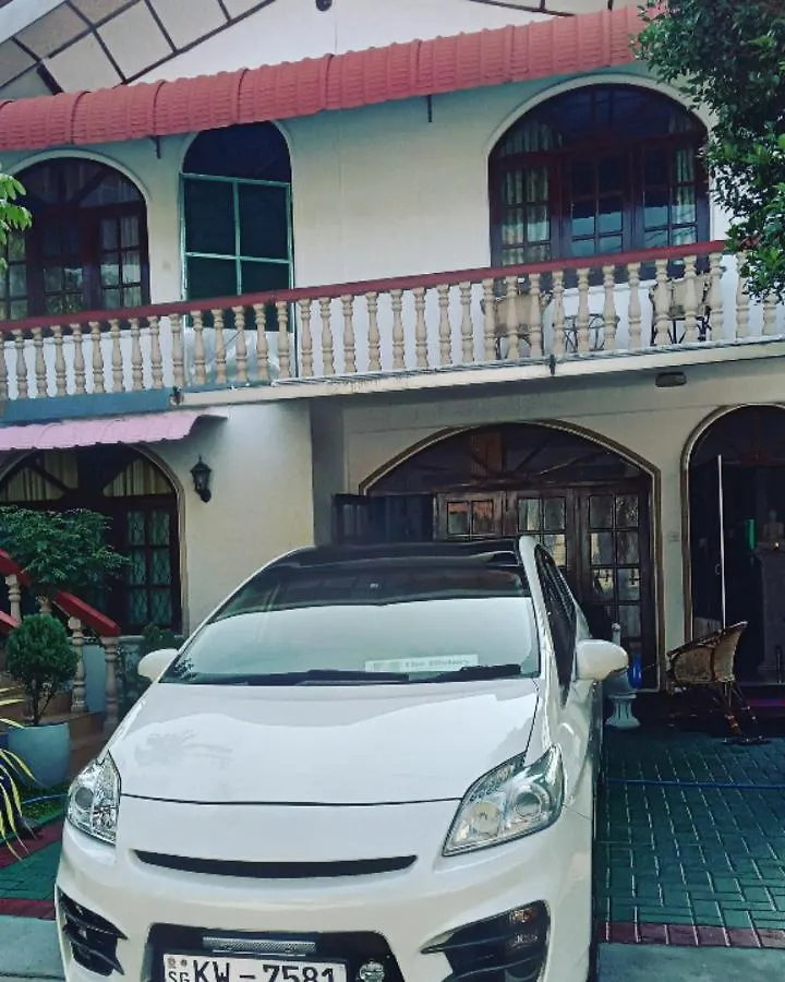 بيت ضيافة Swan Villa نيجومبو